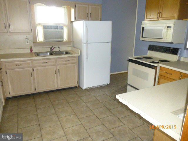 24210 Laytonsville Road Laytonsville, MD 20882 - Photo 9 of 18 Kitchen
