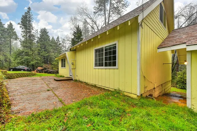 a house view with a outdoor space