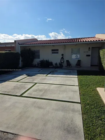 a view of house with entertaining space