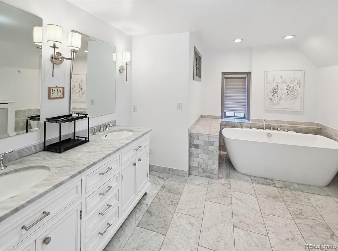 789 15th Street Boulder, CO 80302 - Photo 13 of 30 a spacious bathroom with a double vanity sink mirror and bathtub