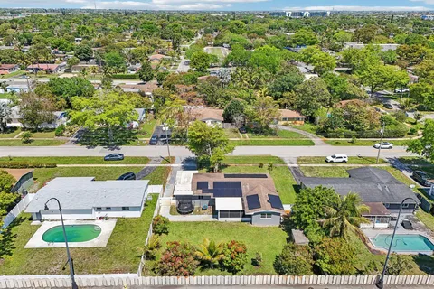 $495,000 | 4688 Northwest 1st Street, Plantation, FL 33317