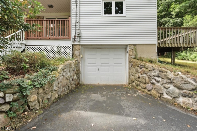 42 Fayson Lakes Road Kinnelon, NJ 07405 - Photo 4 of 37 Gallery Image 4
