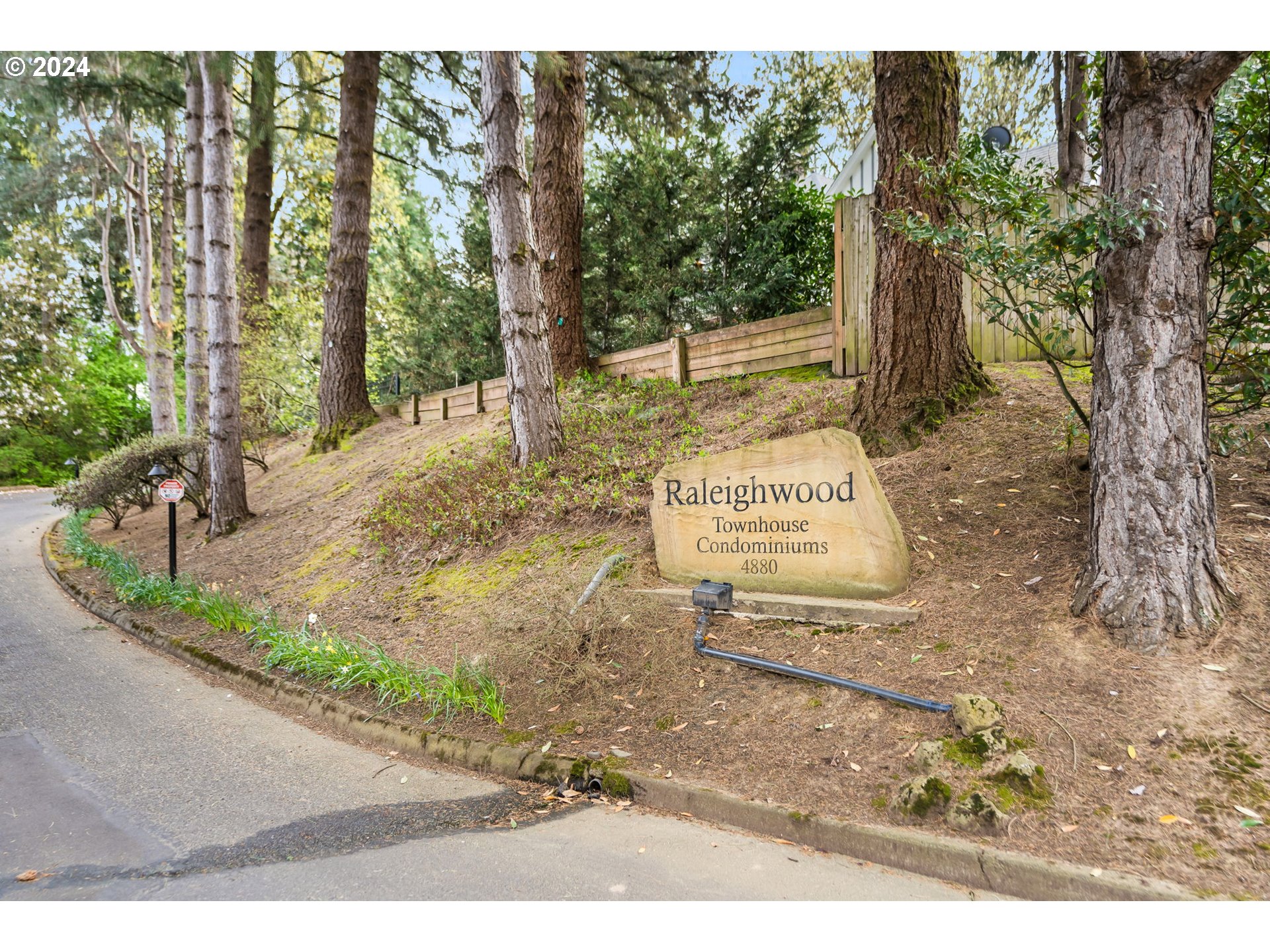 4880 Southwest Scholls Ferry Road, Unit 7 Portland, OR 97225 - Photo 22 of 22 Gallery Image 22