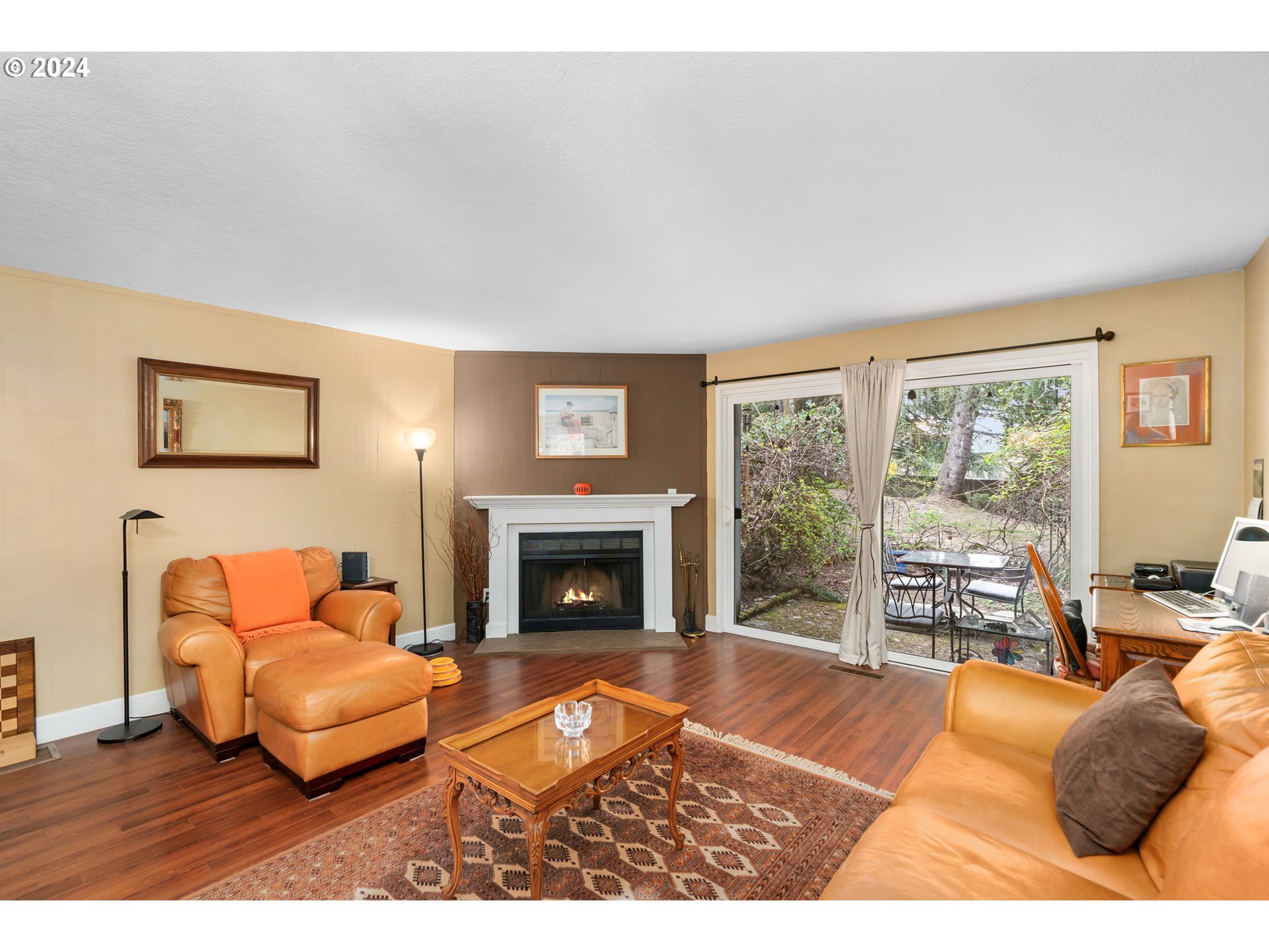 4880 Southwest Scholls Ferry Road, Unit 7 Portland, OR 97225 - Photo 3 of 22 Living Room