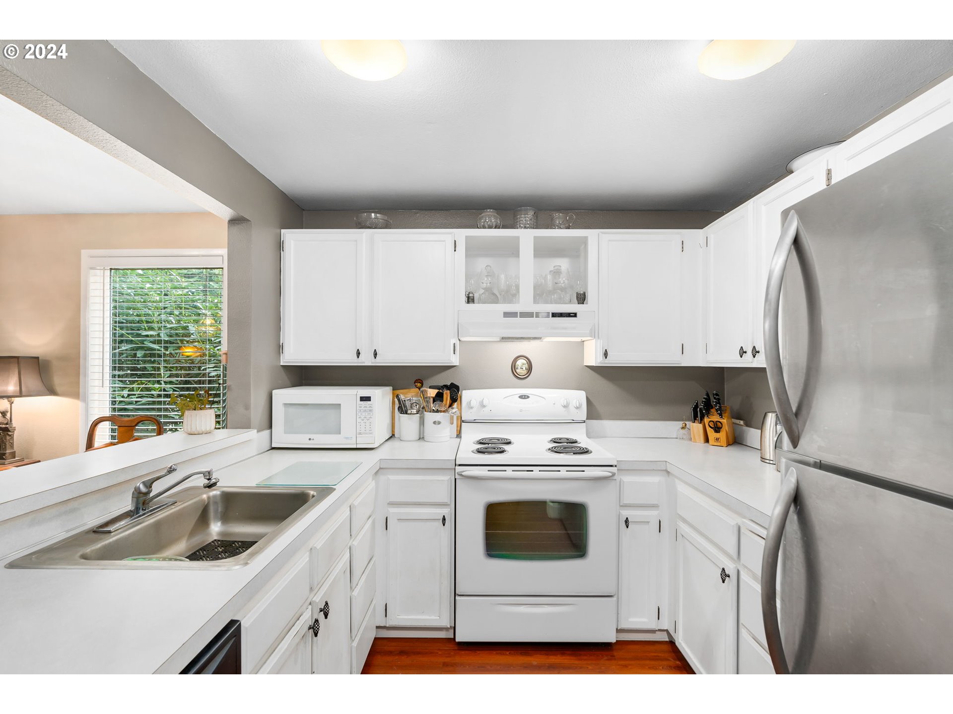 4880 Southwest Scholls Ferry Road, Unit 7 Portland, OR 97225 - Photo 6 of 22 Kitchen