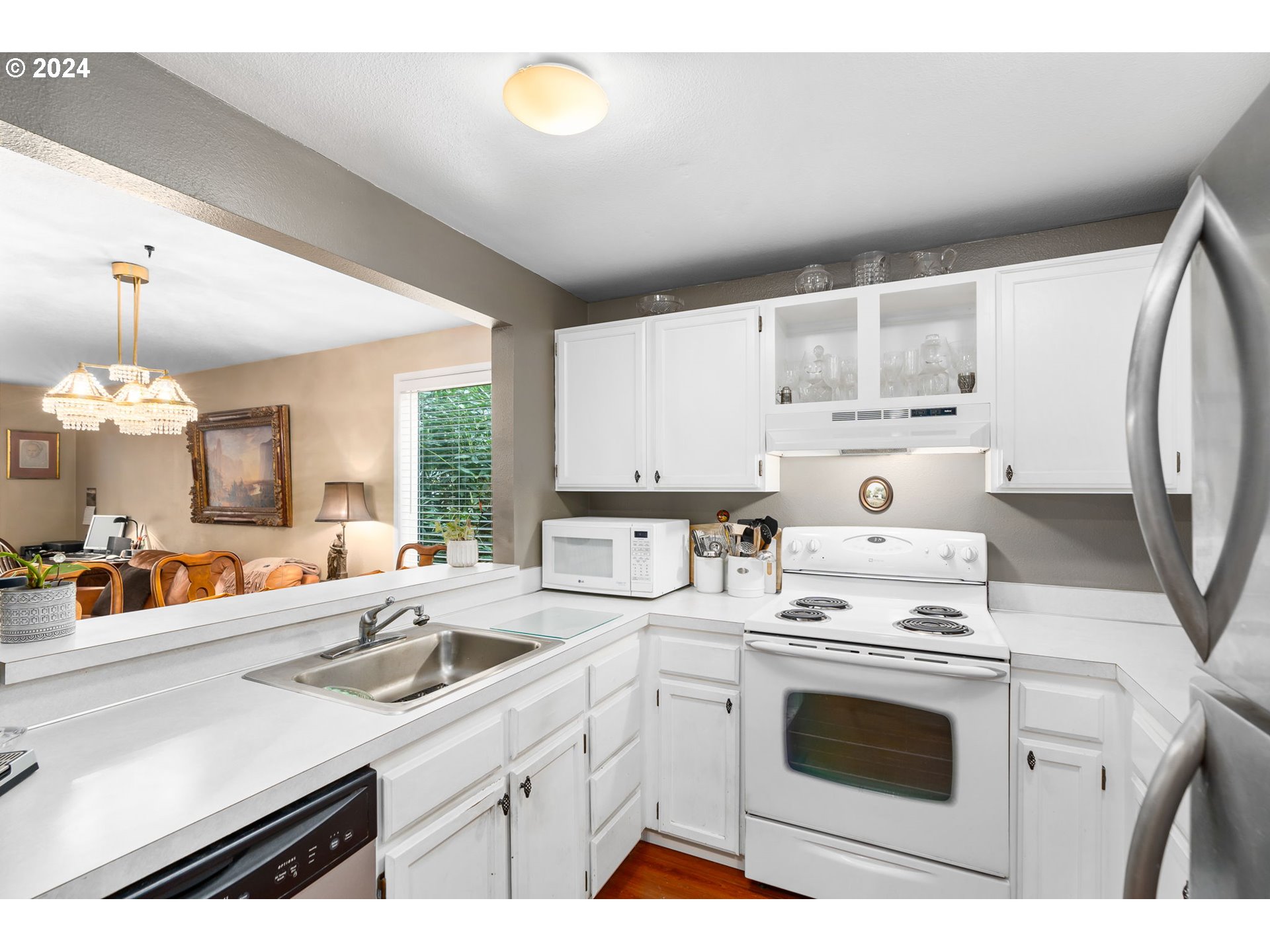 4880 Southwest Scholls Ferry Road, Unit 7 Portland, OR 97225 - Photo 7 of 22 Patio