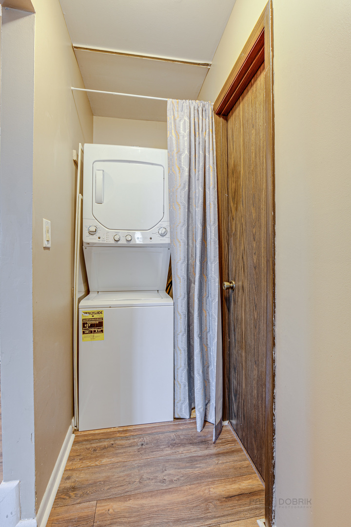 663 Beth Court Gurnee, IL 60031 - Photo 14 of 26 a view of entryway