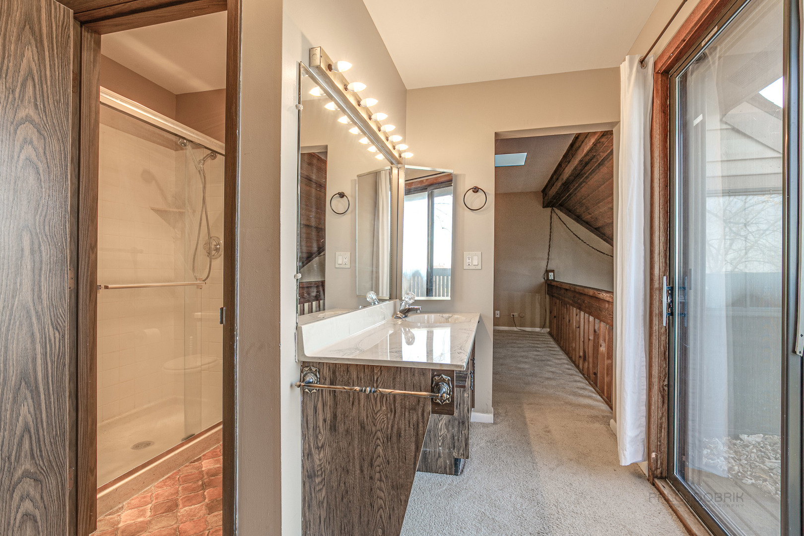 663 Beth Court Gurnee, IL 60031 - Photo 17 of 26 a very nice looking room with a large window