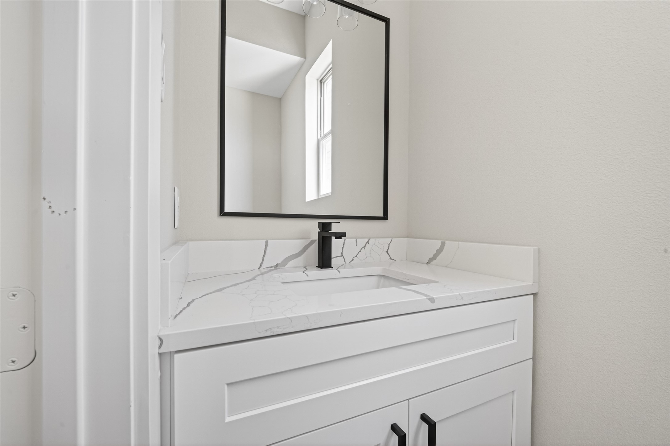 4906 Wunder Way Houston, TX 77069 - Photo 18 of 44 a bathroom with a sink and a mirror