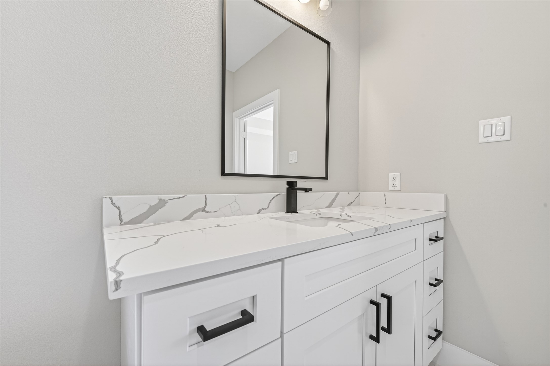 4906 Wunder Way Houston, TX 77069 - Photo 25 of 44 a bathroom with a sink and a mirror