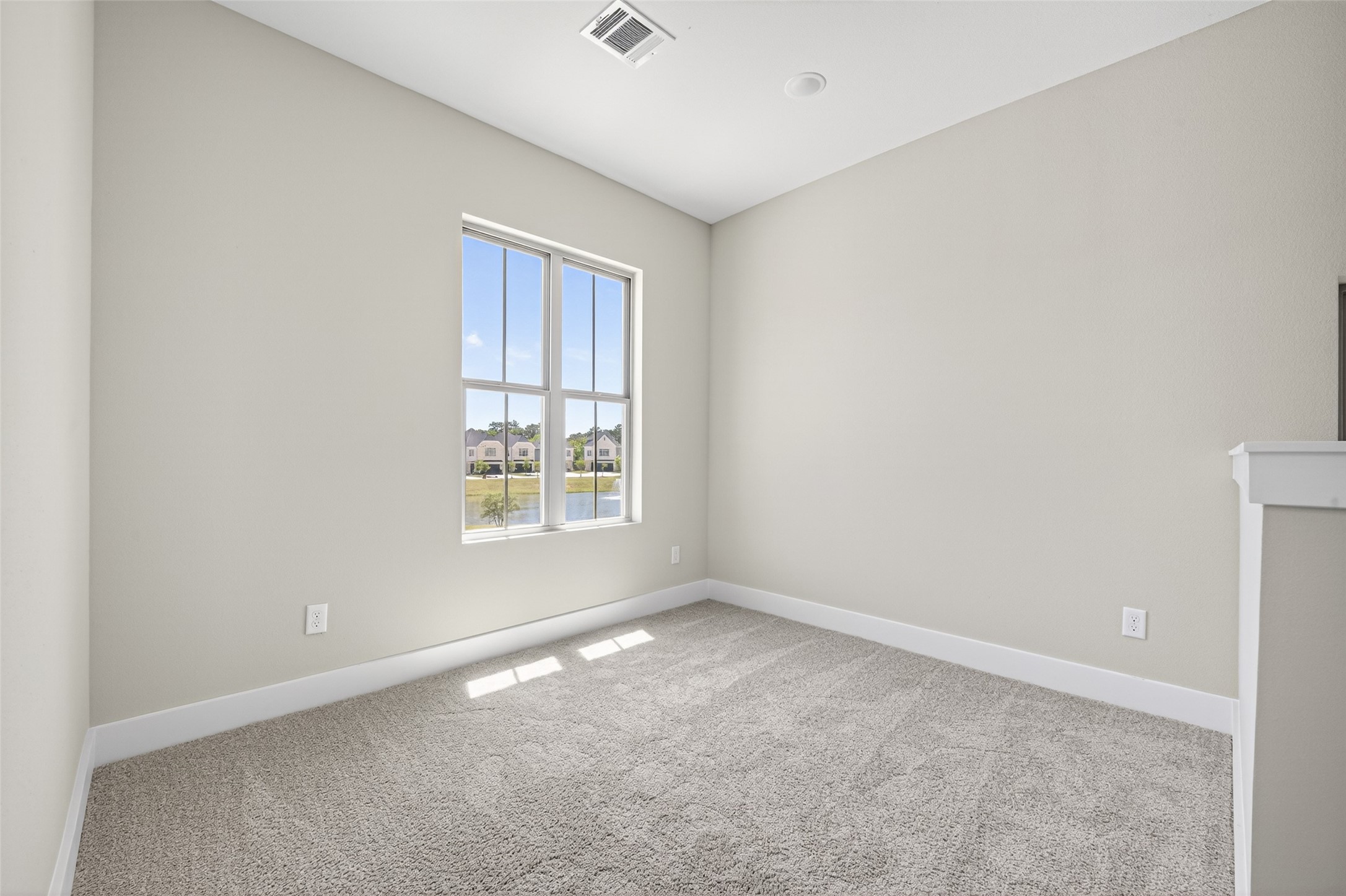 4906 Wunder Way Houston, TX 77069 - Photo 29 of 44 an empty room with a window