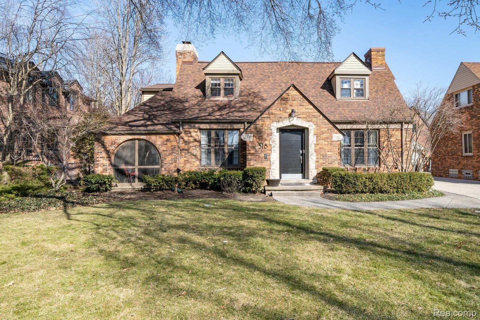 518 Barrington Road Grosse Pointe, MI 48230 - Photo 2 of 63 63_DSC028882_mls.jpg