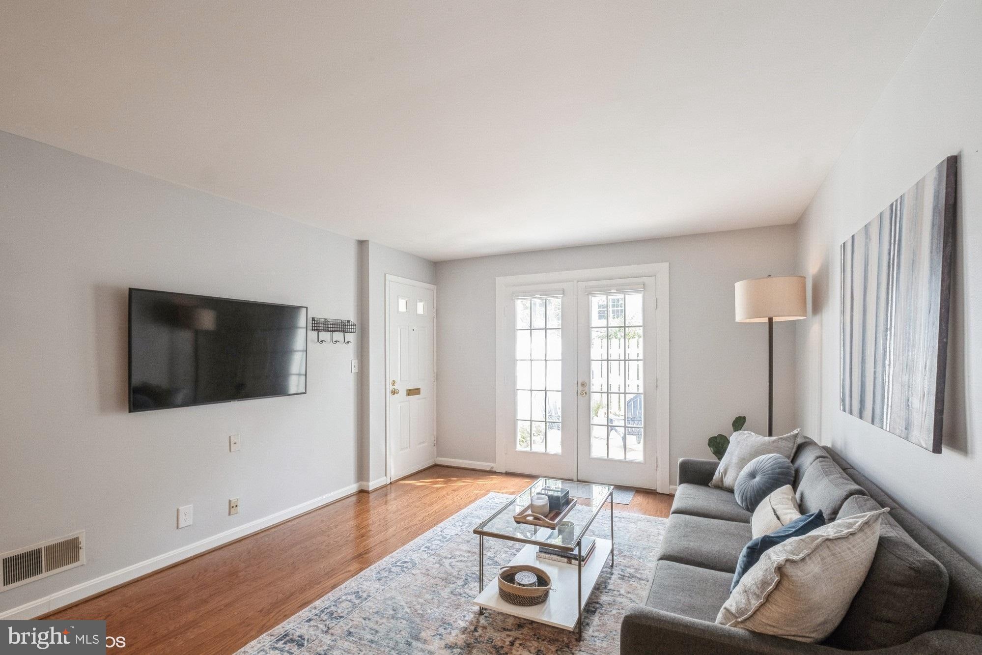 4646 28th Road South, Unit A Arlington, VA 22206 - Photo 12 of 38 Living room has beautiful engineered oak flooring