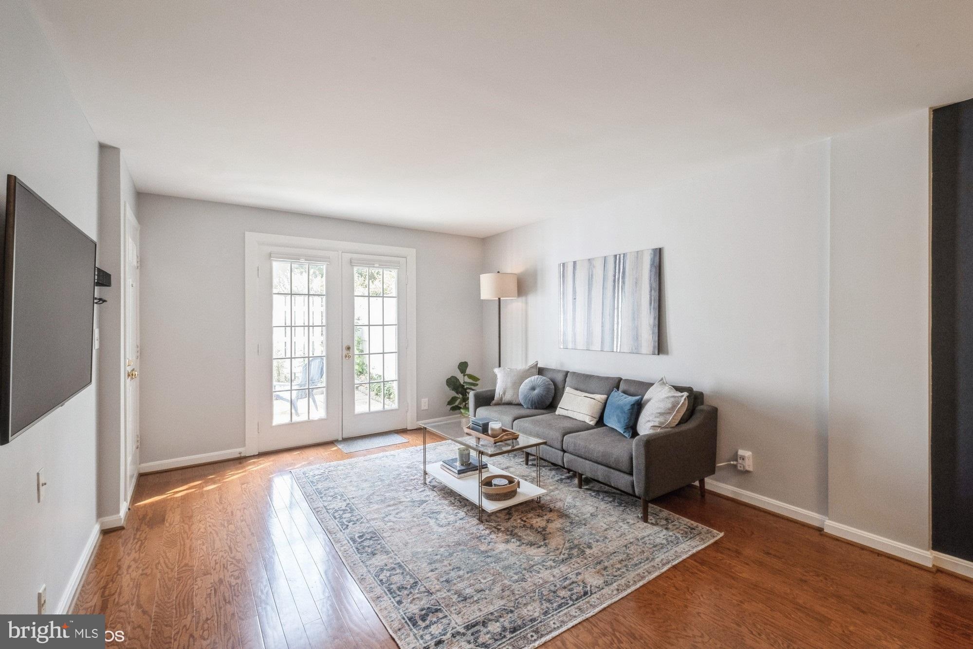 4646 28th Road South, Unit A Arlington, VA 22206 - Photo 3 of 38 Main floor open design & wonderful outdoor space