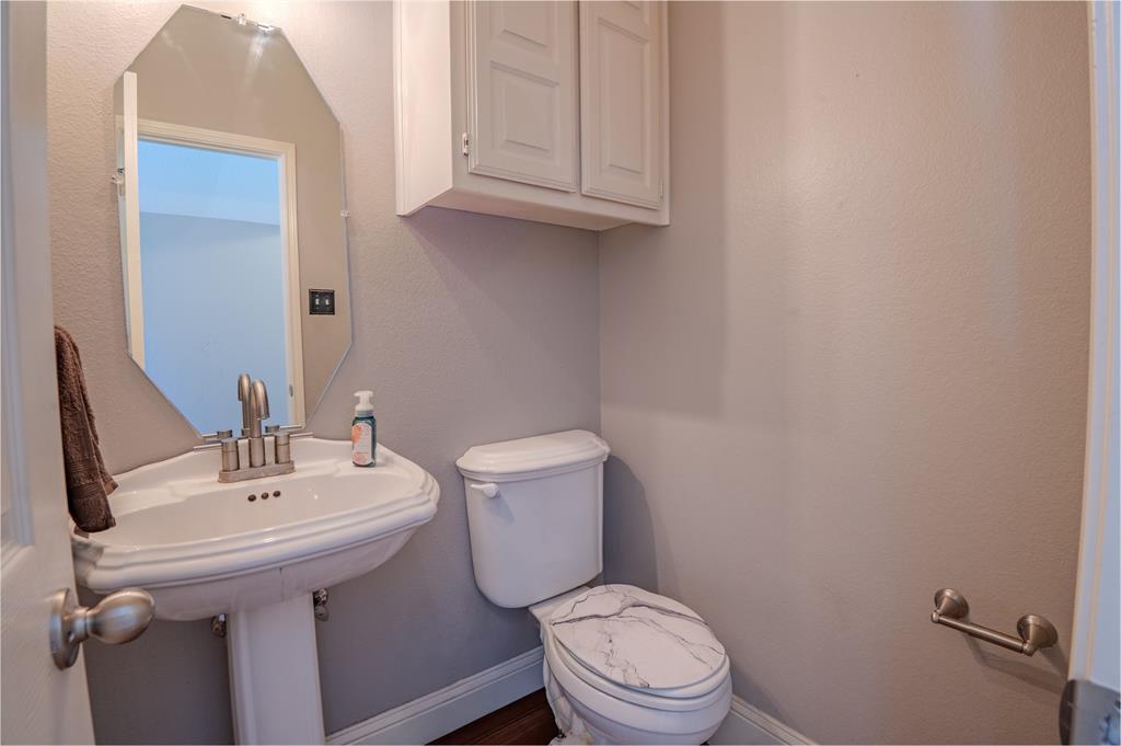 921 Carnegie Court Allen, TX 75002 - Photo 13 of 33 a bathroom with a sink a toilet and a mirror
