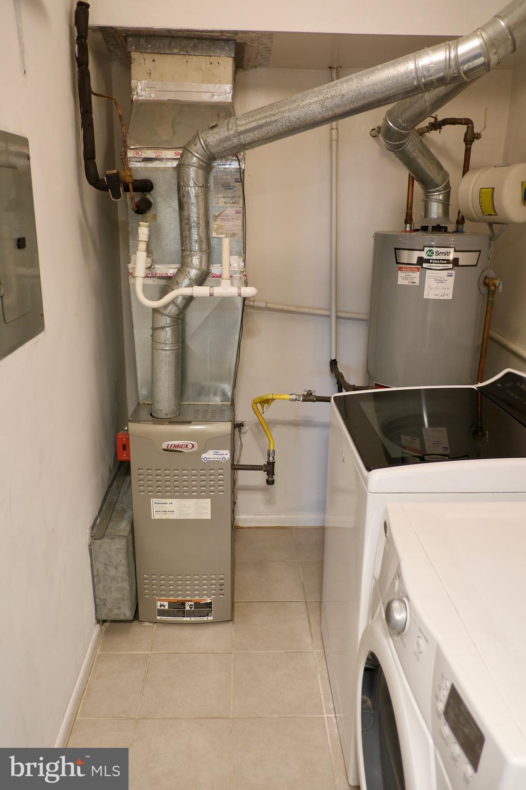 307 Trinity Court, Unit 4 Princeton, NJ 08540 - Photo 29 of 39 a utility room with dryer and washer