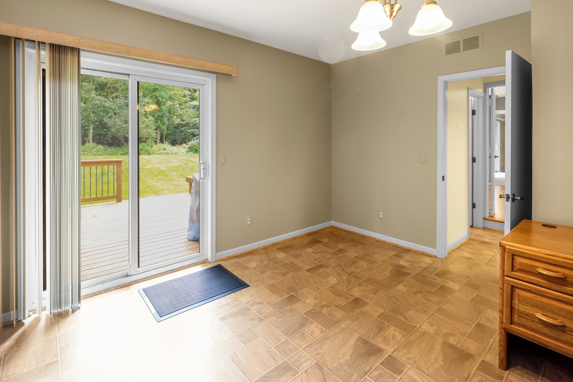 769 Snowmass Drive Rochester, MI 48309 - Photo 18 of 41 50178730-2c963b8c-e26d-4860-9121-338052b50ae5.JPG