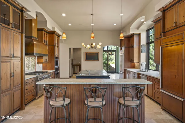 a view of a entryway with interior of the house