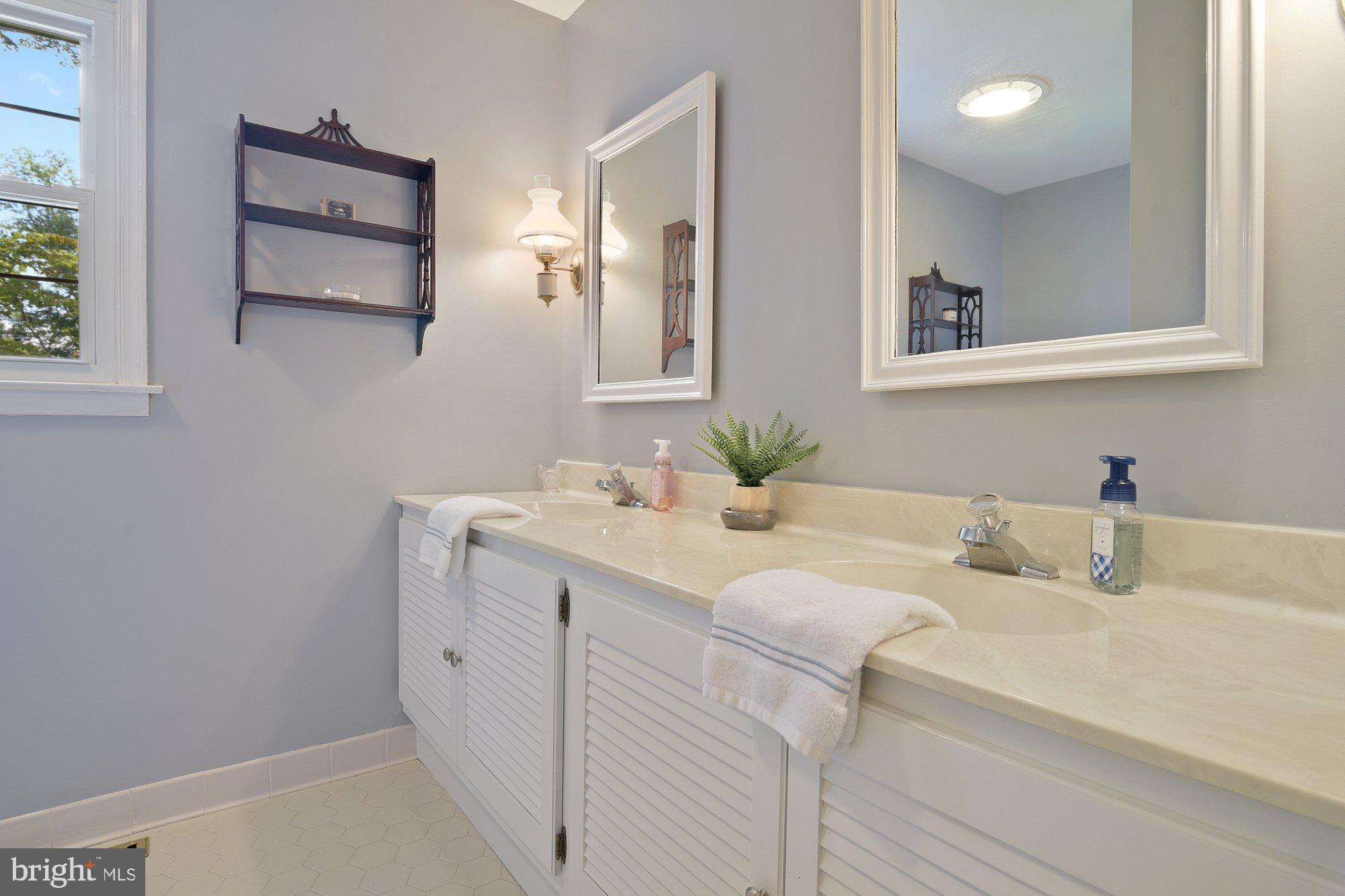 13907 Foxland Road Phoenix, MD 21131 - Photo 16 of 48 Large 2nd bath w/double sinks & tub/shower combo