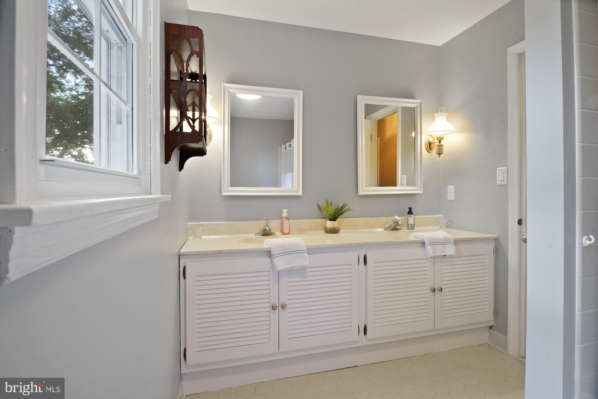 13907 Foxland Road Phoenix, MD 21131 - Photo 40 of 48 Large second bath w/double sinks!