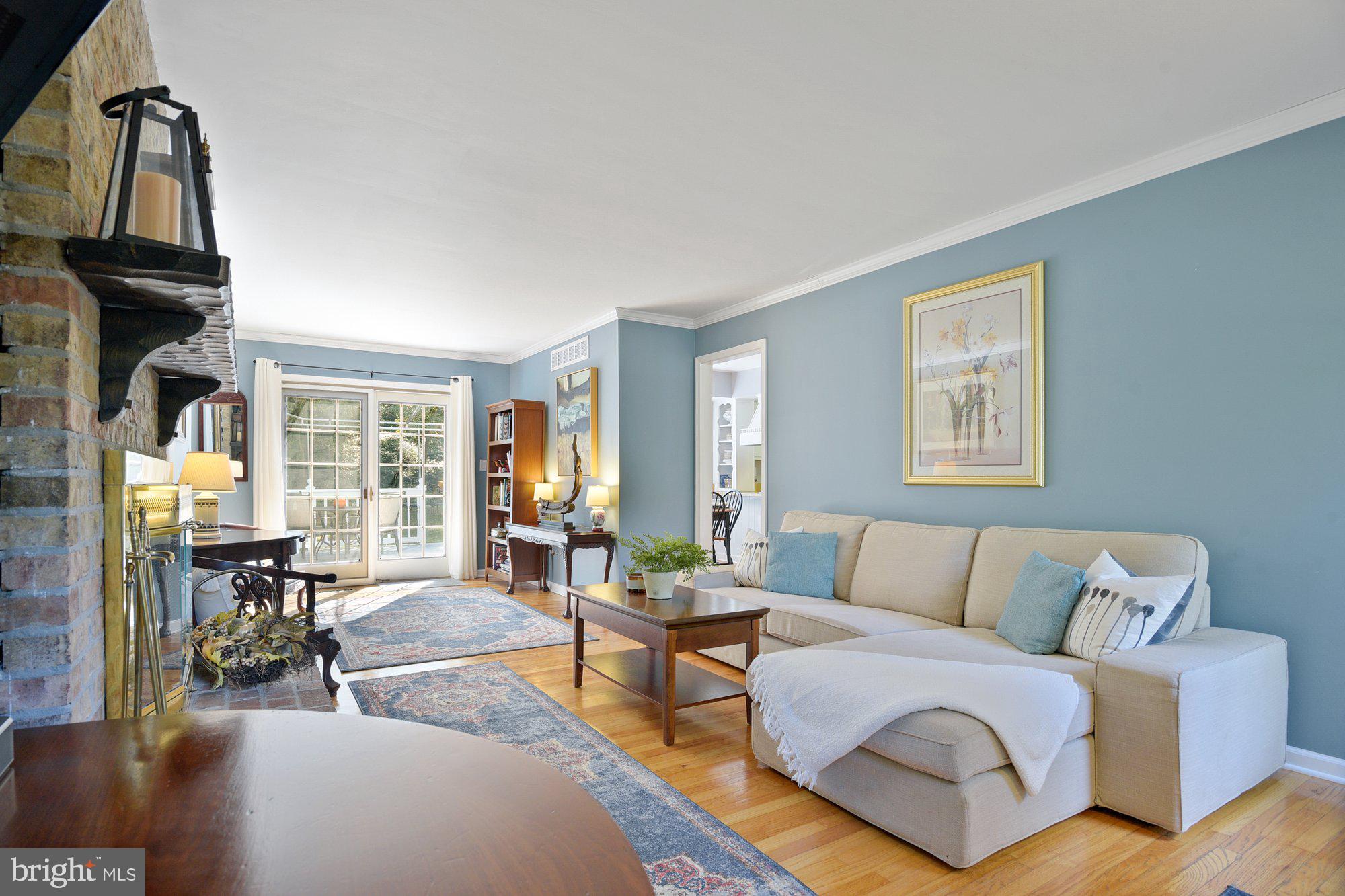 13907 Foxland Road Phoenix, MD 21131 - Photo 5 of 48 Neutral decor throughout with a "today" aesthetic