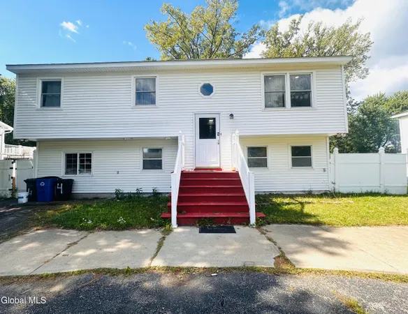 $2,800 | 4 Thoroughbred Lane, Colonie, NY 12205