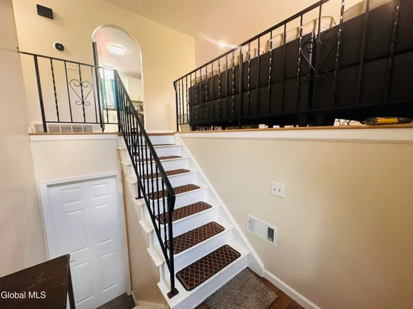 $2,800 | 4 Thoroughbred Lane, Colonie, NY 12205