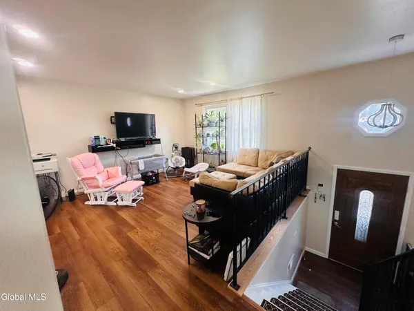 $2,800 | 4 Thoroughbred Lane, Colonie, NY 12205