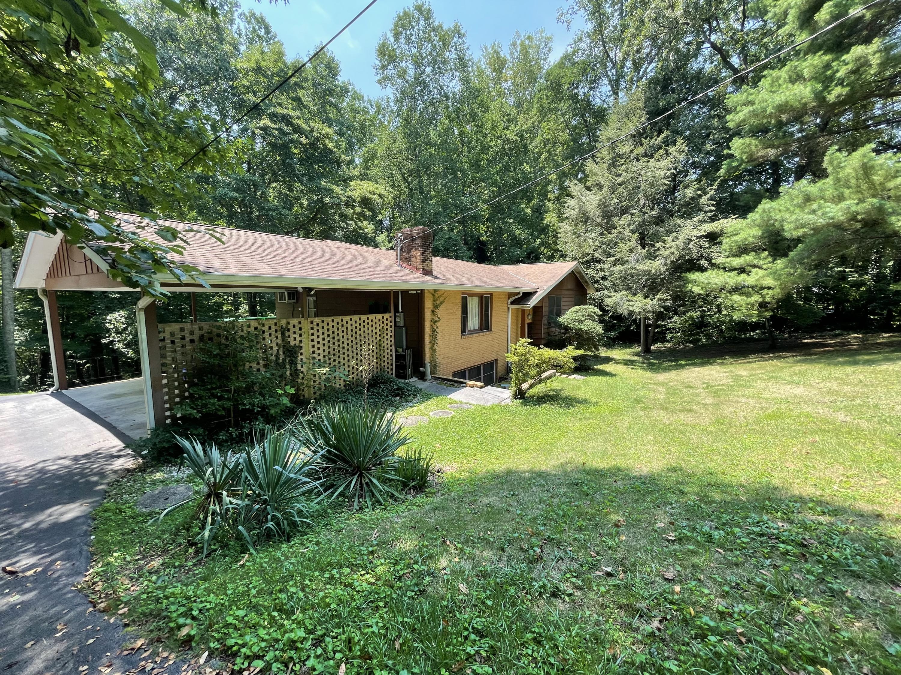 915 West Outer Drive Oak Ridge, TN 37830 - Photo 1 of 10 Great Home on 1+ Acre Lot