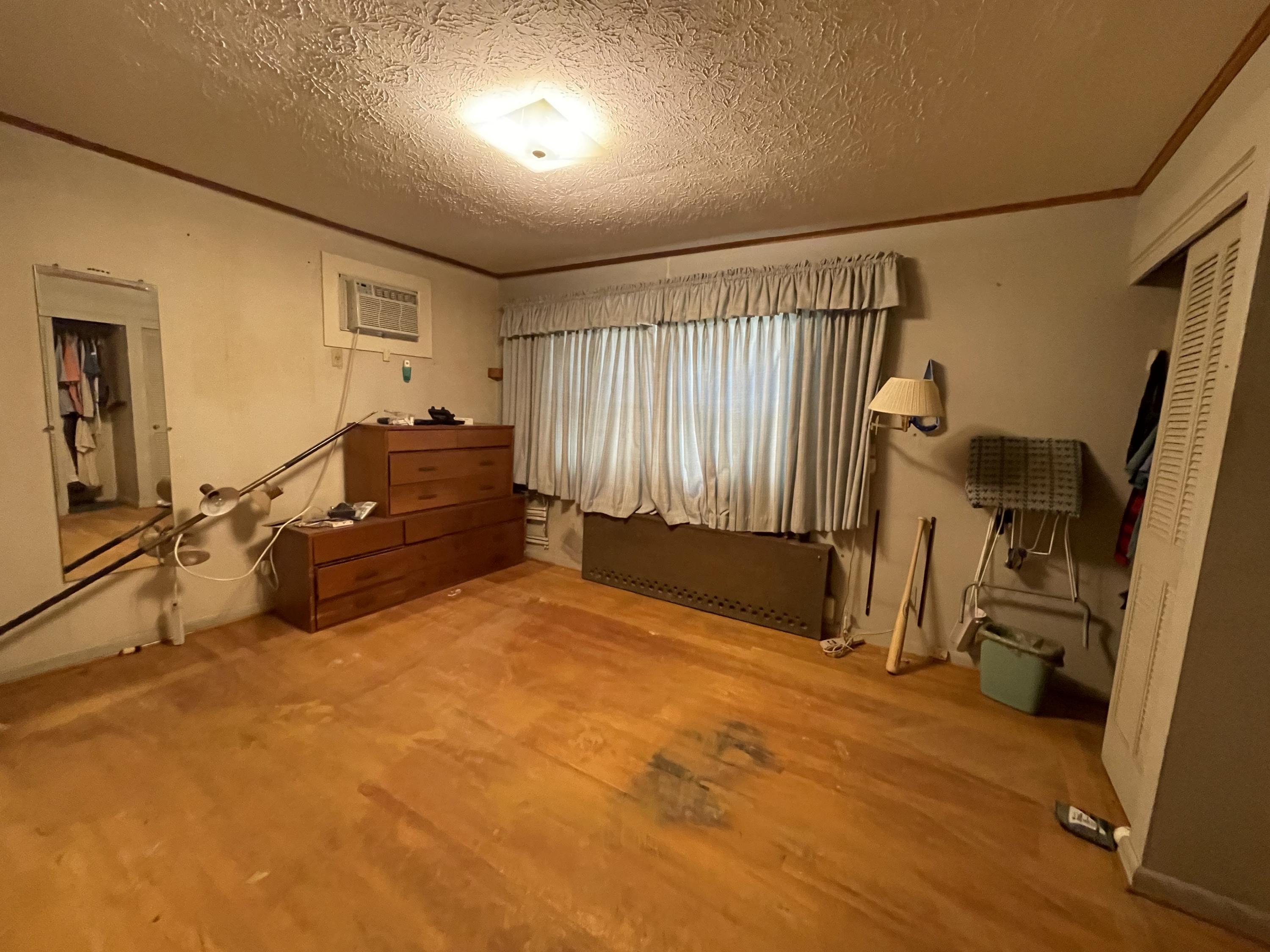 915 West Outer Drive Oak Ridge, TN 37830 - Photo 4 of 10 4 bedrooms with hardwood floors