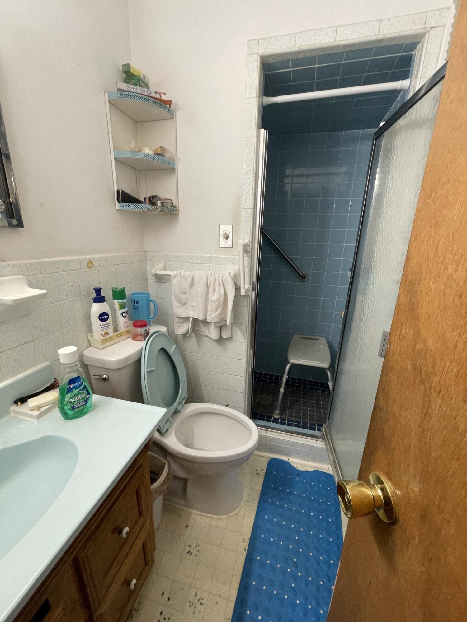 915 West Outer Drive Oak Ridge, TN 37830 - Photo 10 of 10 Owner's Bath