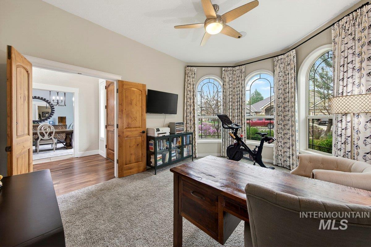 1013 East Rivers End Drive Eagle, ID 83616 - Photo 13 of 39