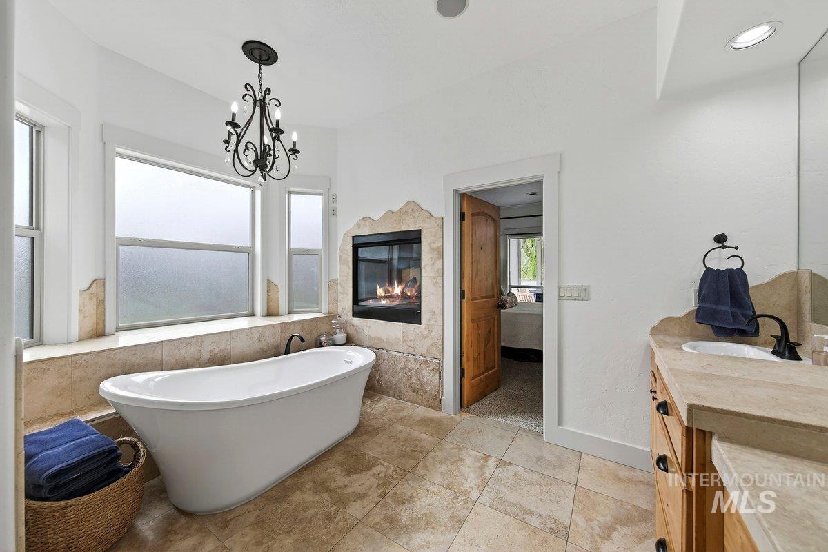 1013 East Rivers End Drive Eagle, ID 83616 - Photo 17 of 39