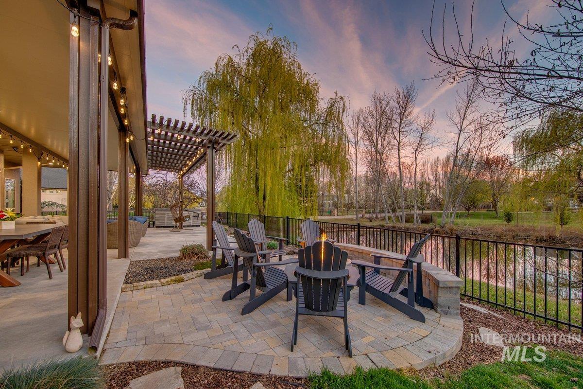 1013 East Rivers End Drive Eagle, ID 83616 - Photo 3 of 39