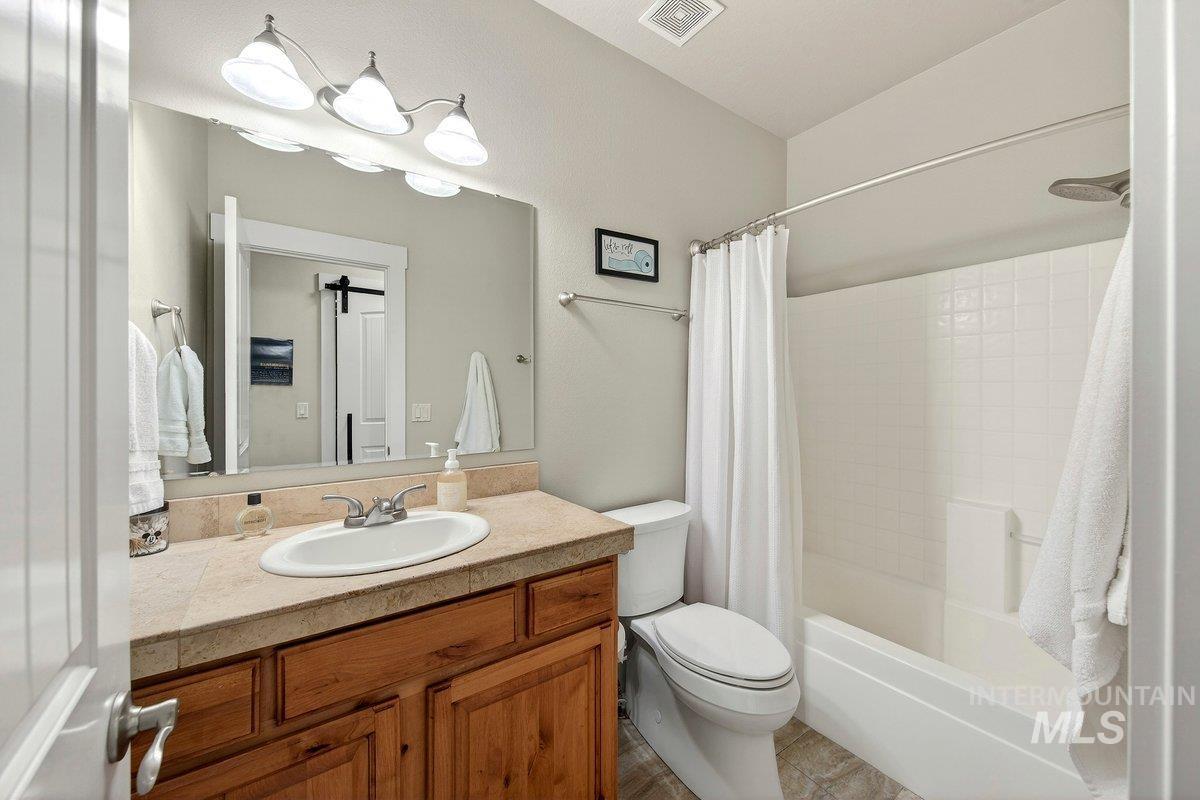 1013 East Rivers End Drive Eagle, ID 83616 - Photo 32 of 39