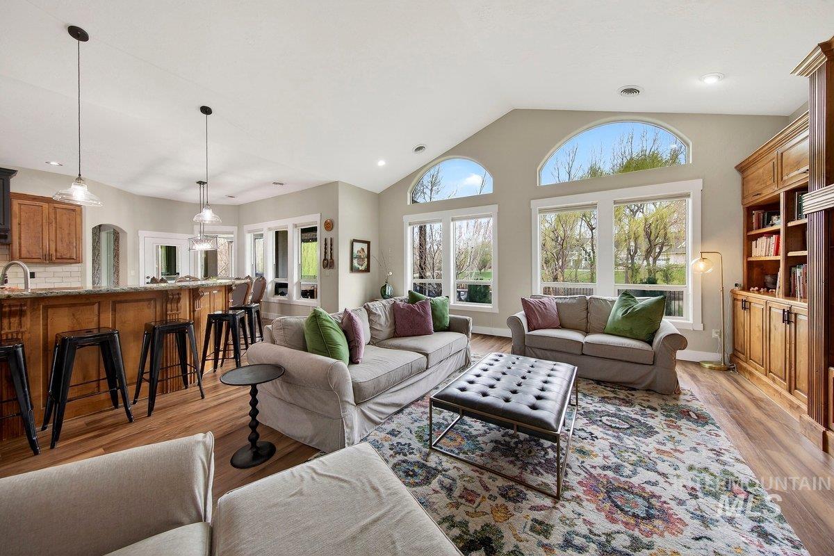 1013 East Rivers End Drive Eagle, ID 83616 - Photo 7 of 39