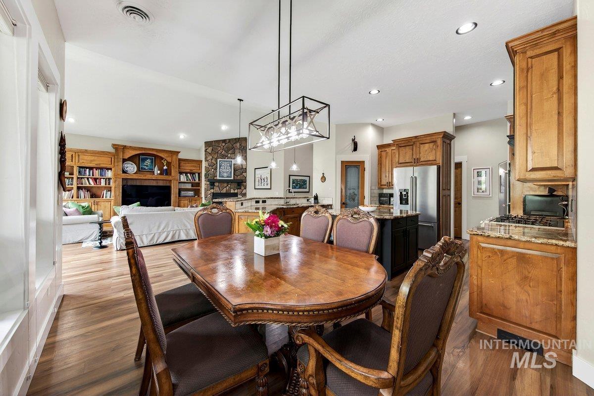 1013 East Rivers End Drive Eagle, ID 83616 - Photo 8 of 39