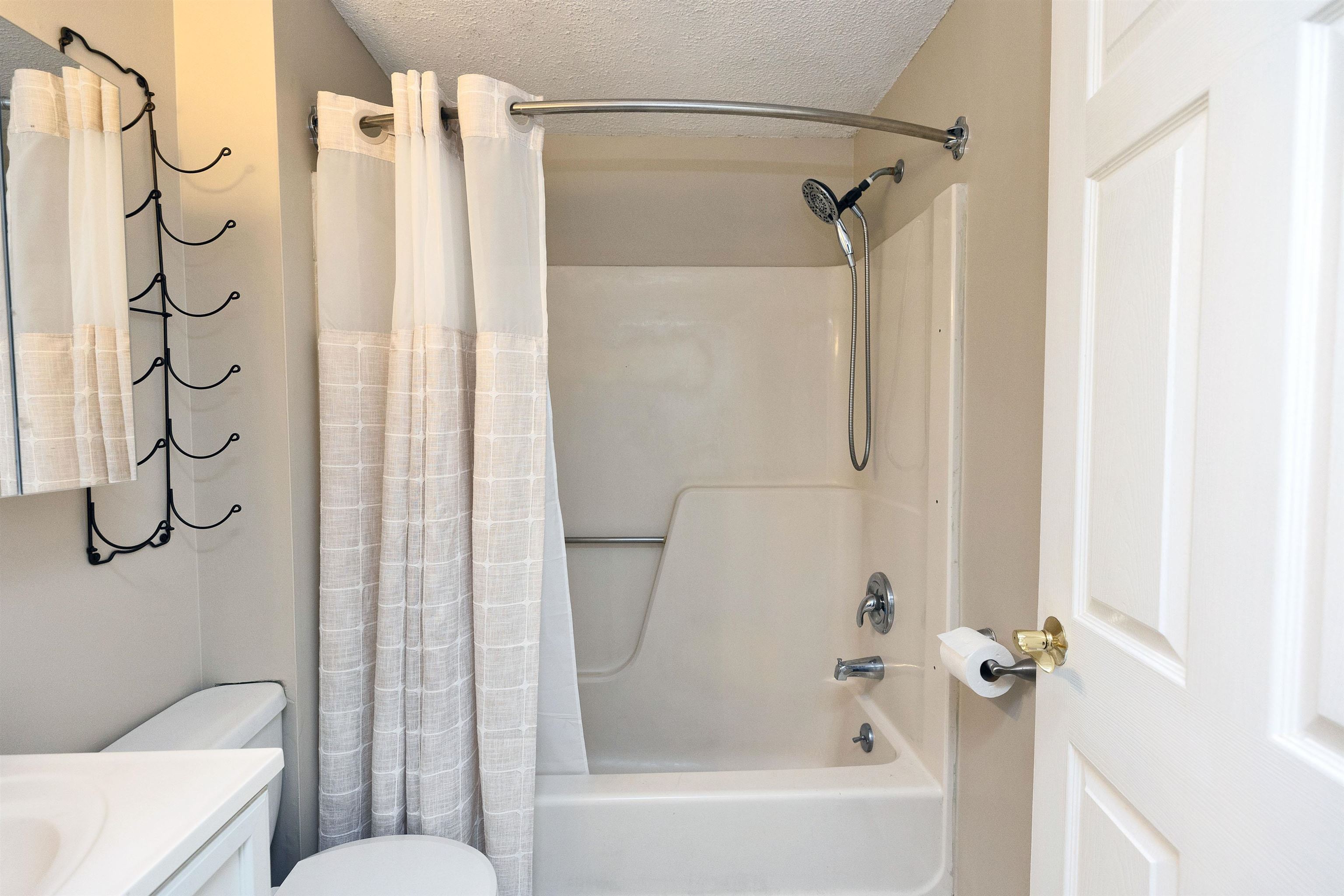 901 Mammoth Road, Unit 9 Manchester, NH 03104 - Photo 22 of 31