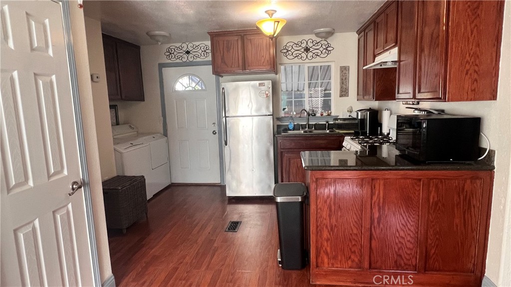 2135 Nord Avenue, Unit 33 Chico, CA 95926 - Photo 4 of 35 a kitchen with stainless steel appliances granite countertop a refrigerator and a stove top oven