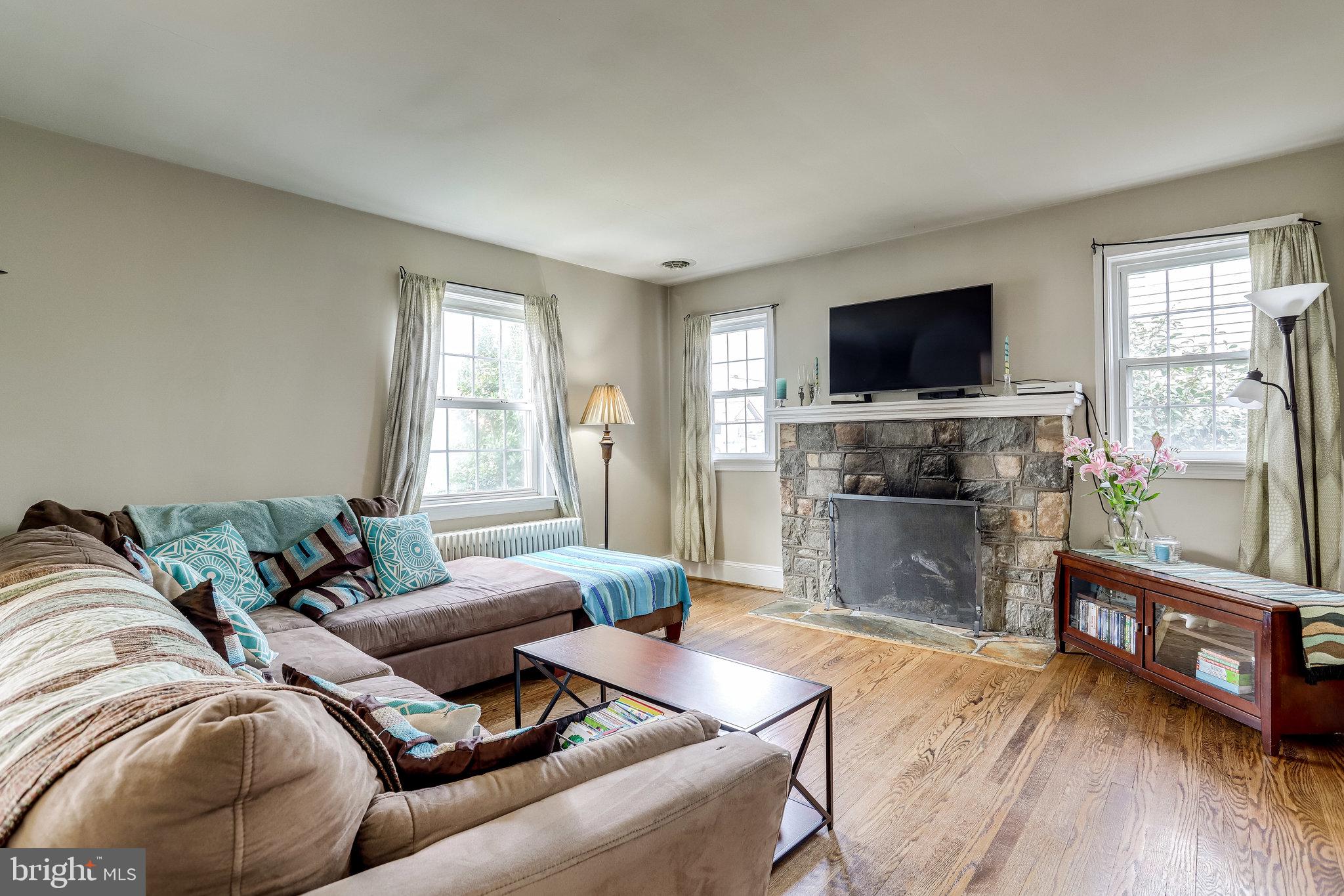 2763 Cameron Road Falls Church, VA 22042 - Photo 6 of 40 Living Room