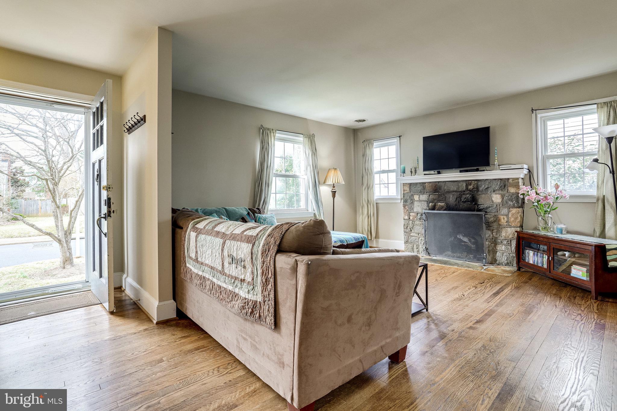 2763 Cameron Road Falls Church, VA 22042 - Photo 8 of 40 Living Room
