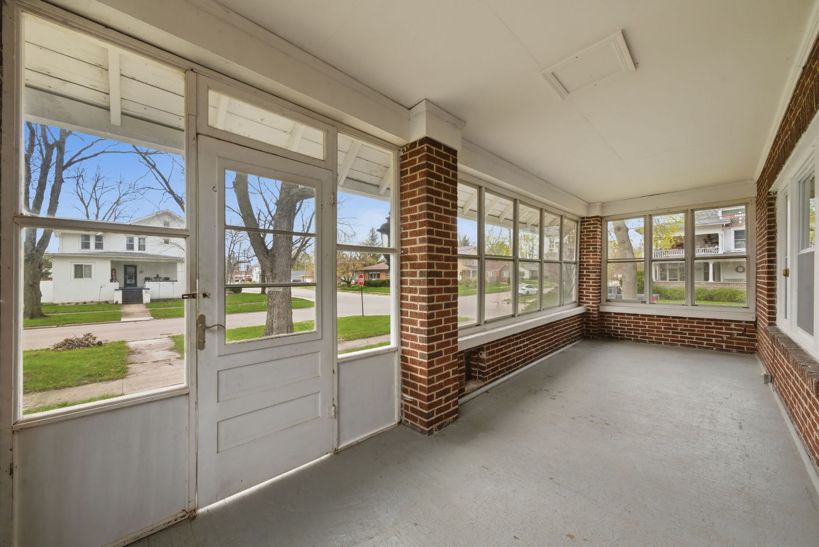 500 Catherine Street Ottawa, IL 61350 - Photo 3 of 23 a view of an empty room and window