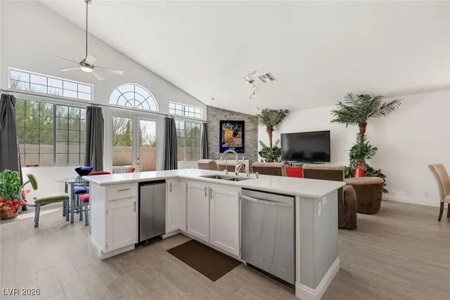 $4,200 | 1404 Sun Copper Drive, Las Vegas, NV 89117