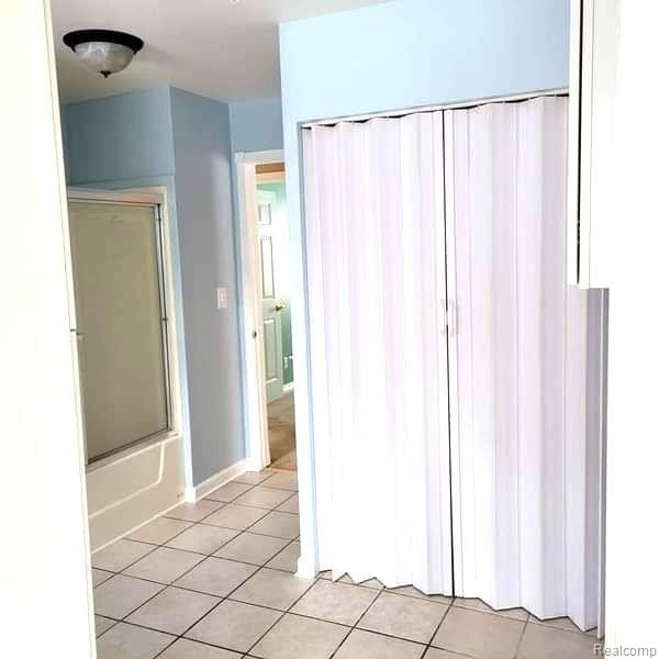 2507 Liter Road Lake Orion, MI 48359 - Photo 27 of 65 Gallery Image 27