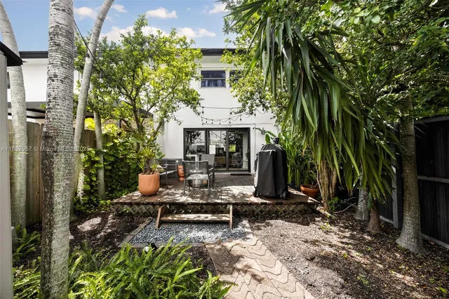 a view of outdoor space yard deck and patio