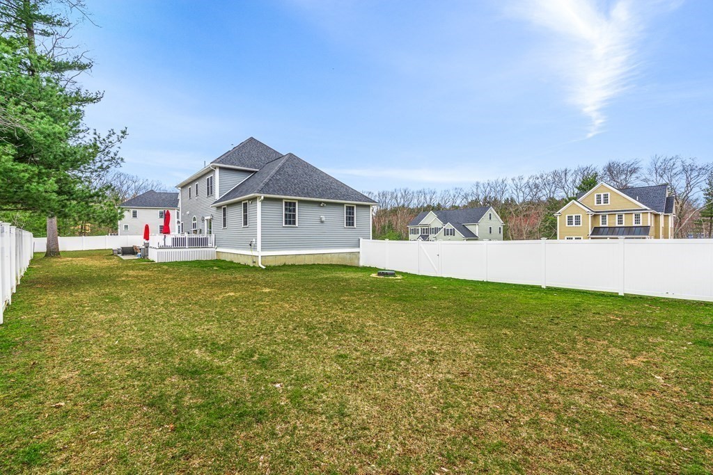 8 Veterans Way Reading, MA 01867 - Photo 4 of 41 Gallery Image 4
