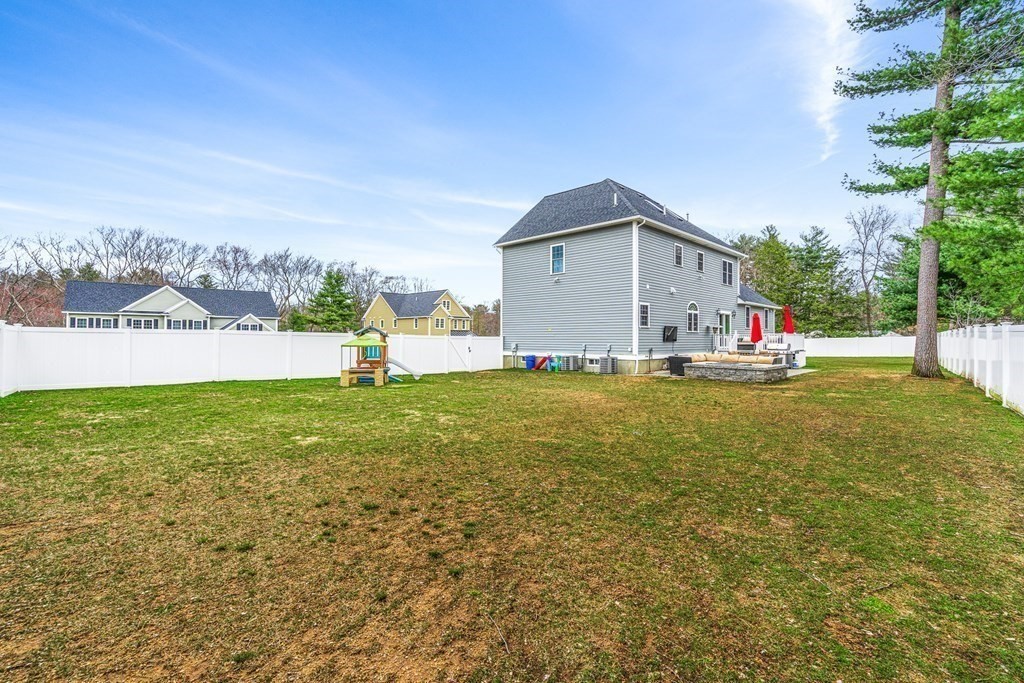 8 Veterans Way Reading, MA 01867 - Photo 5 of 41 Gallery Image 5