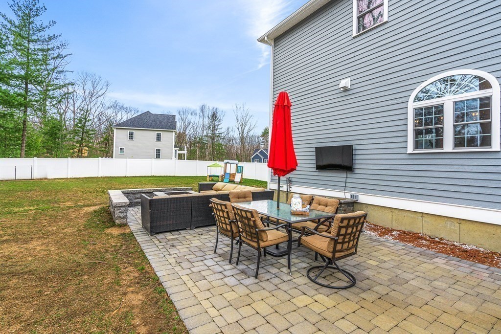 8 Veterans Way Reading, MA 01867 - Photo 8 of 41 Gallery Image 8