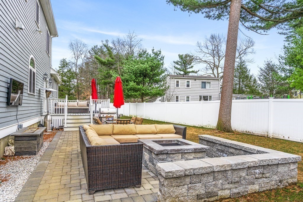 8 Veterans Way Reading, MA 01867 - Photo 9 of 41 Gallery Image 9