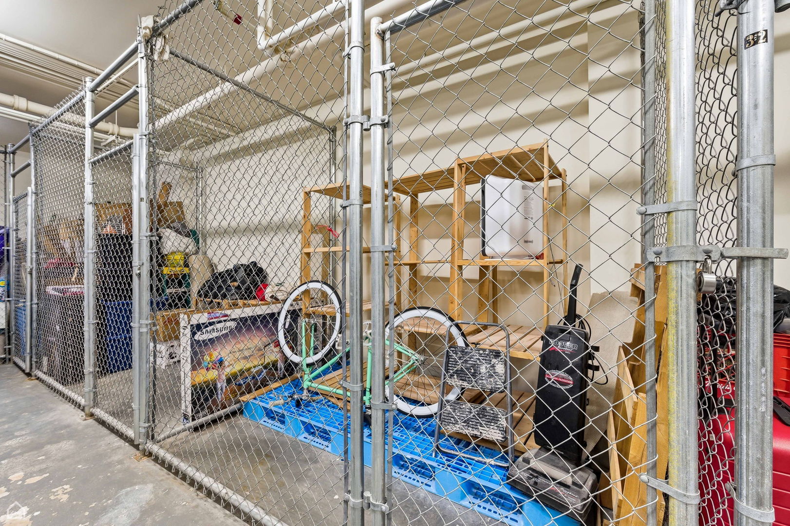 1000 East 53rd Street, Unit 215 Chicago, IL 60615 - Photo 15 of 17 a view of a room with gym equipment